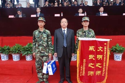 新生军训汇报与歌咏赛剪影 [第224期][2009-10-01]